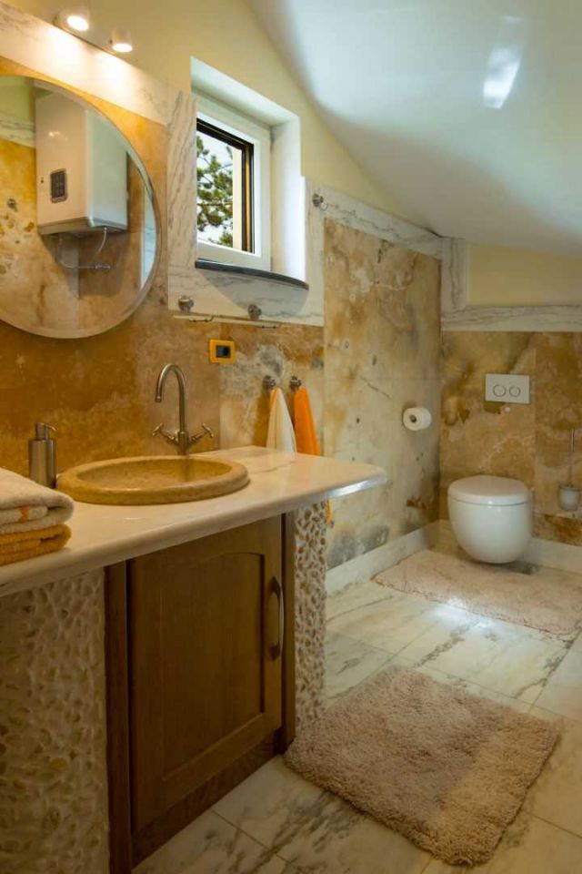original_1595598242_velika-kuca-kupatilo-malo2.jpg