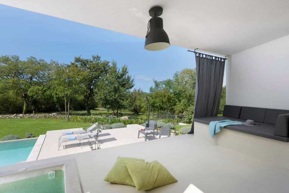 original_1695801180_luxuryvillatheone11.jpg