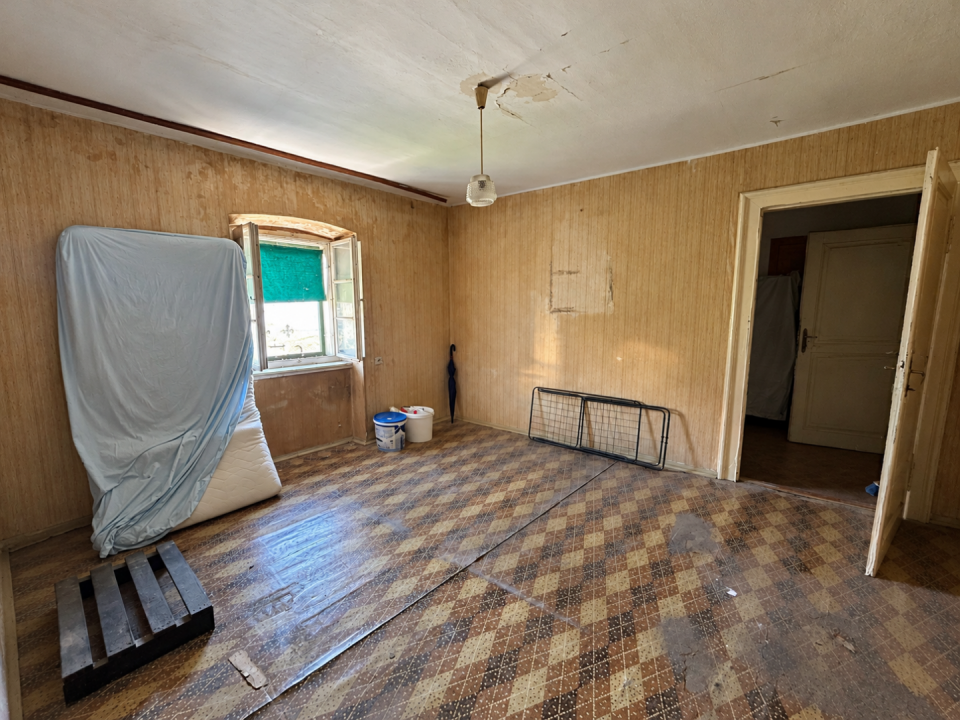 original_1792257685_weathered-vintage-room-in-daylight.png
