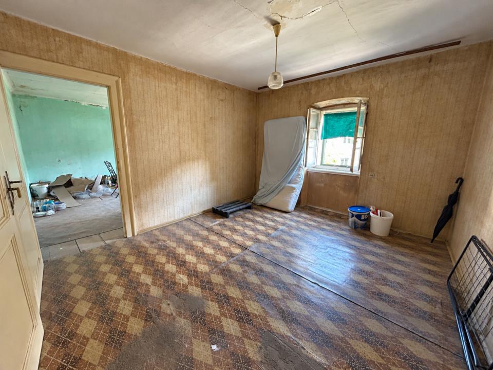 original_1792257693_worn-interior-mid-renovation.png