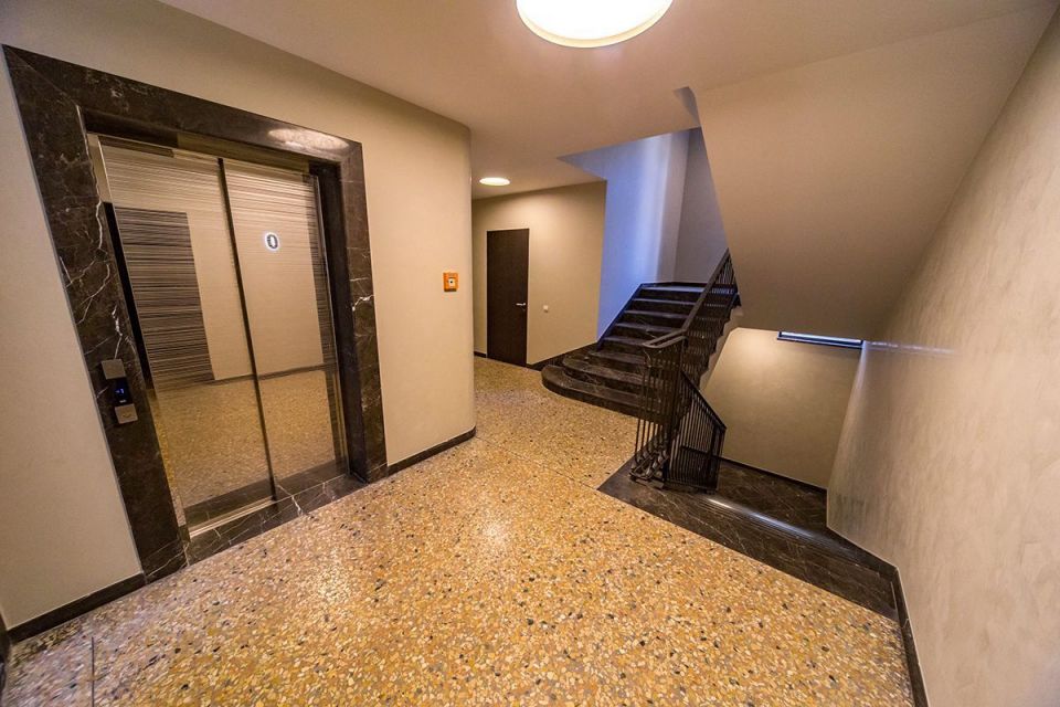 original_1732197500_villa-riviera-groundfloor-elevator-compressor.jpg
