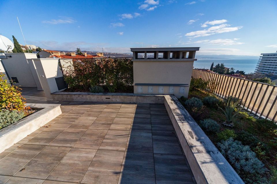 original_1732201364_villa-riviera-roof-terace-4-compressor.jpg