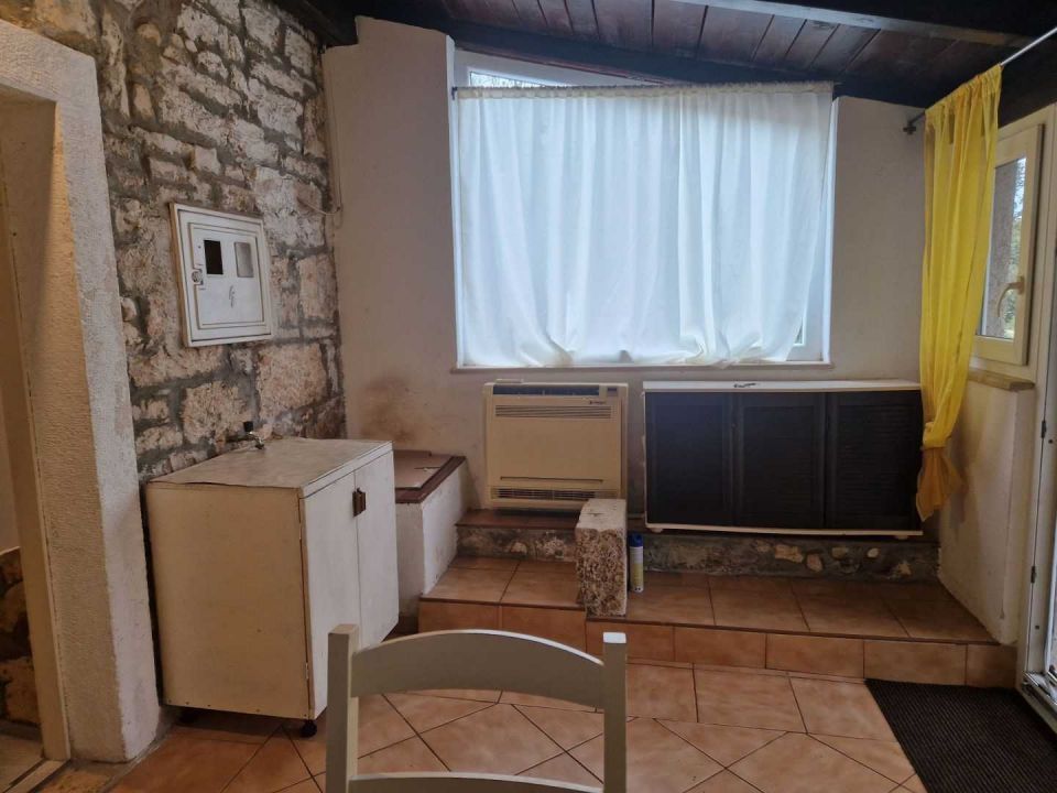 original_1732630120_istra-barban-kamena-kuca-u-manjem-naselju-16.jpg