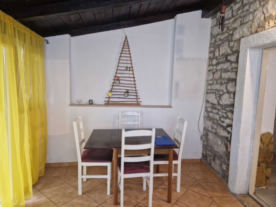 original_1732630124_istra-barban-kamena-kuca-u-manjem-naselju-17.jpg