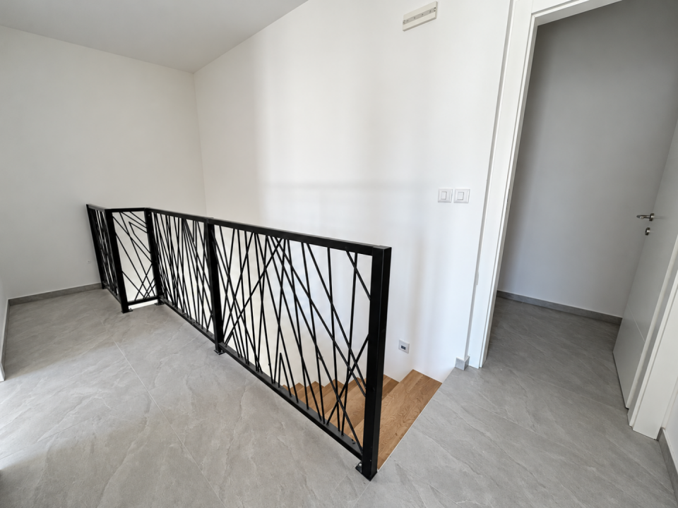 original_1791188474_minimalist-hallway-with-geometric-stair-railing.png