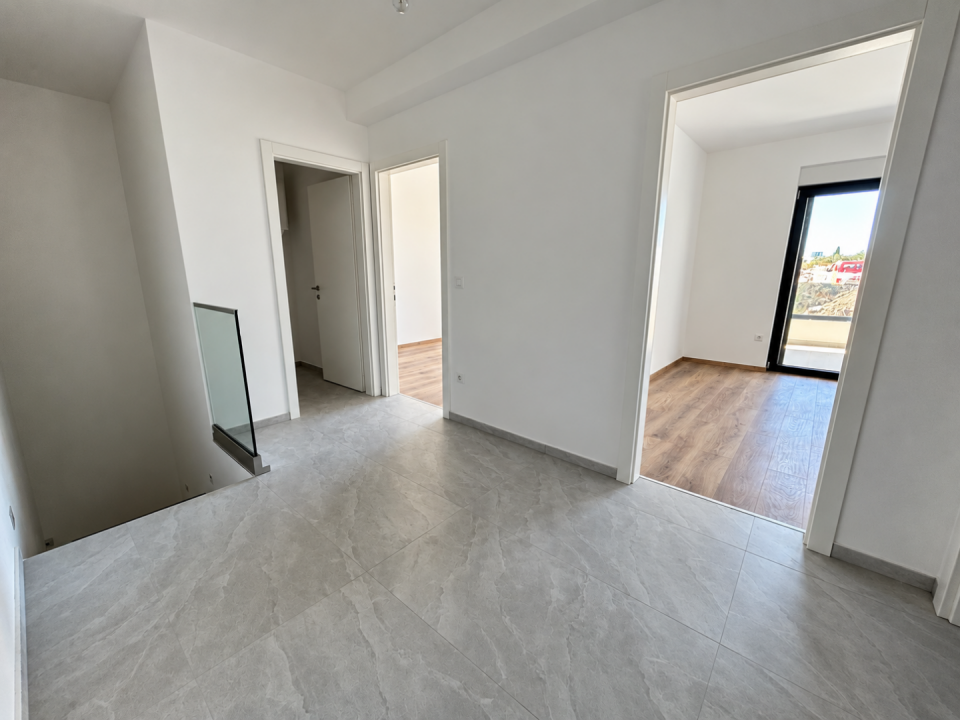 original_1790936274_bright-modern-upstairs-hallway.png
