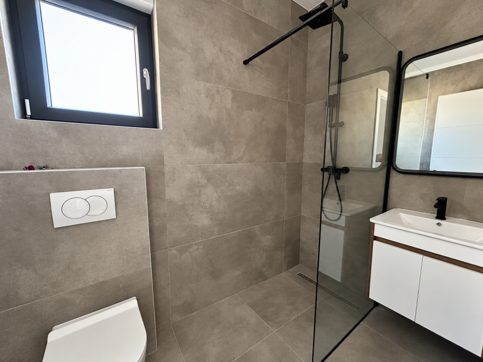 original_1790936288_crisp-minimalist-gray-tile-bathroom.png
