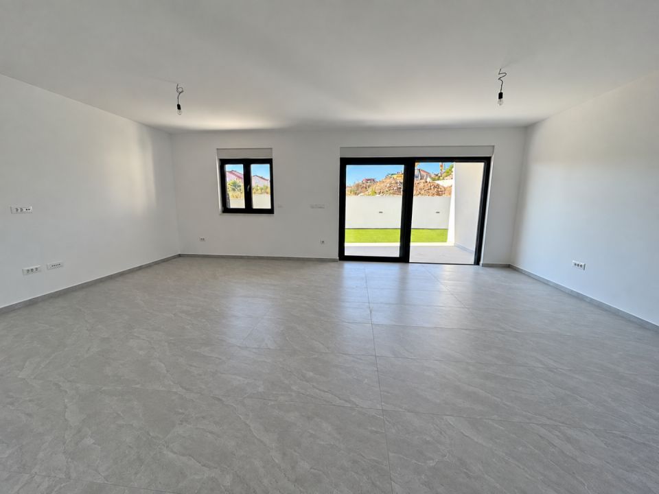 original_1790936319_empty-modern-room-with-patio-views.png