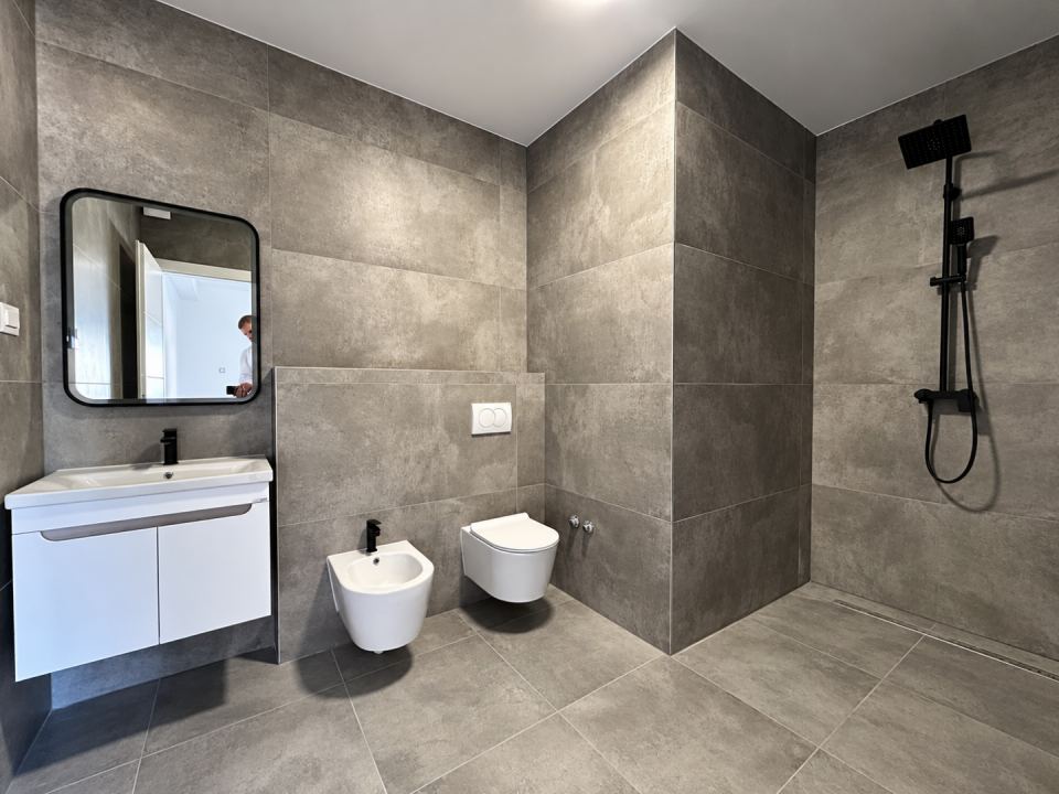 original_1790936392_modern-gray-tile-bathroom-with-black-fixtures.png
