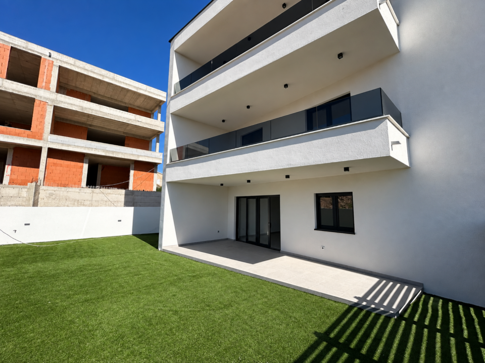 original_1790936400_modern-home-beside-brick-construction.png