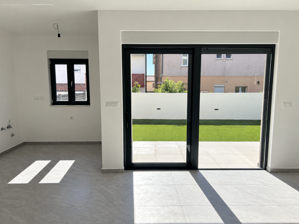 original_1790938688_sunlit-minimalist-room-with-patio-views.png