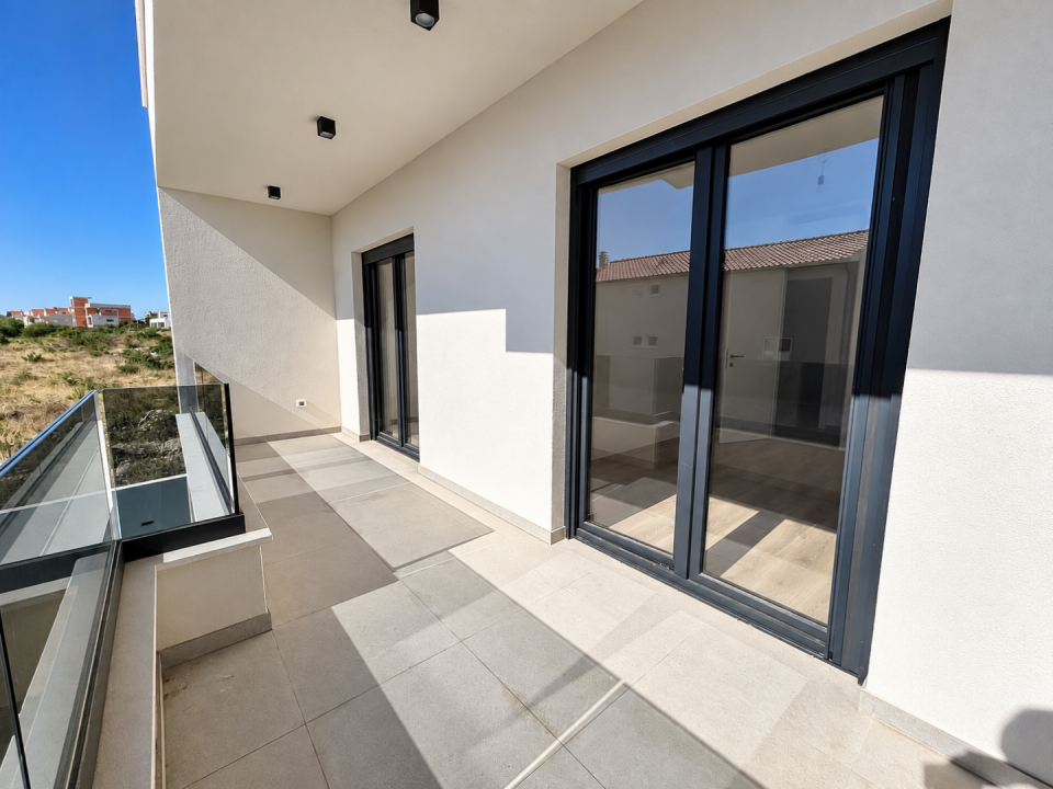 original_1790938693_sunlit-modern-apartment-balcony.png