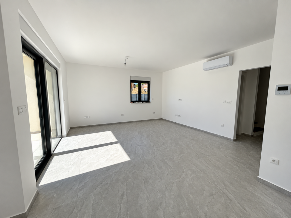 original_1790938702_sunlit-modern-empty-living-room.png