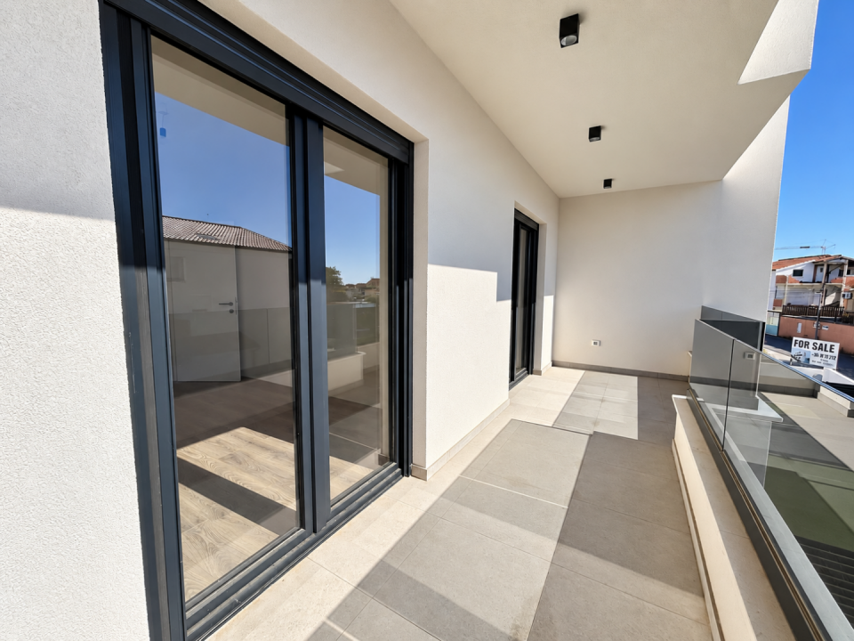 original_1790938725_sunny-modern-balcony-with-city-view.png
