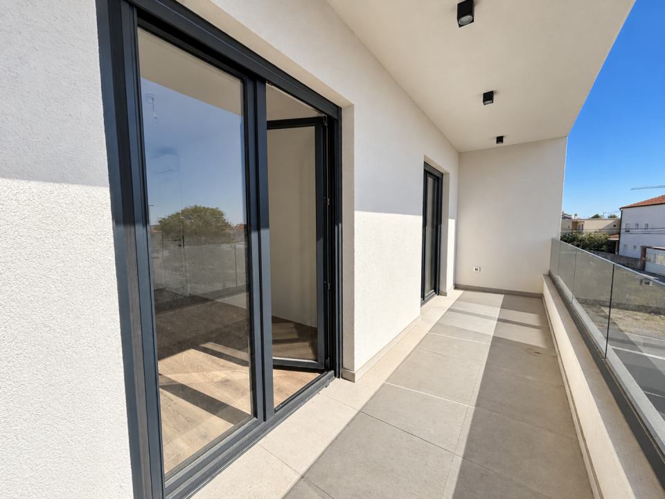 original_1791193142_sunlit-modern-balcony-with-glass-railing.png