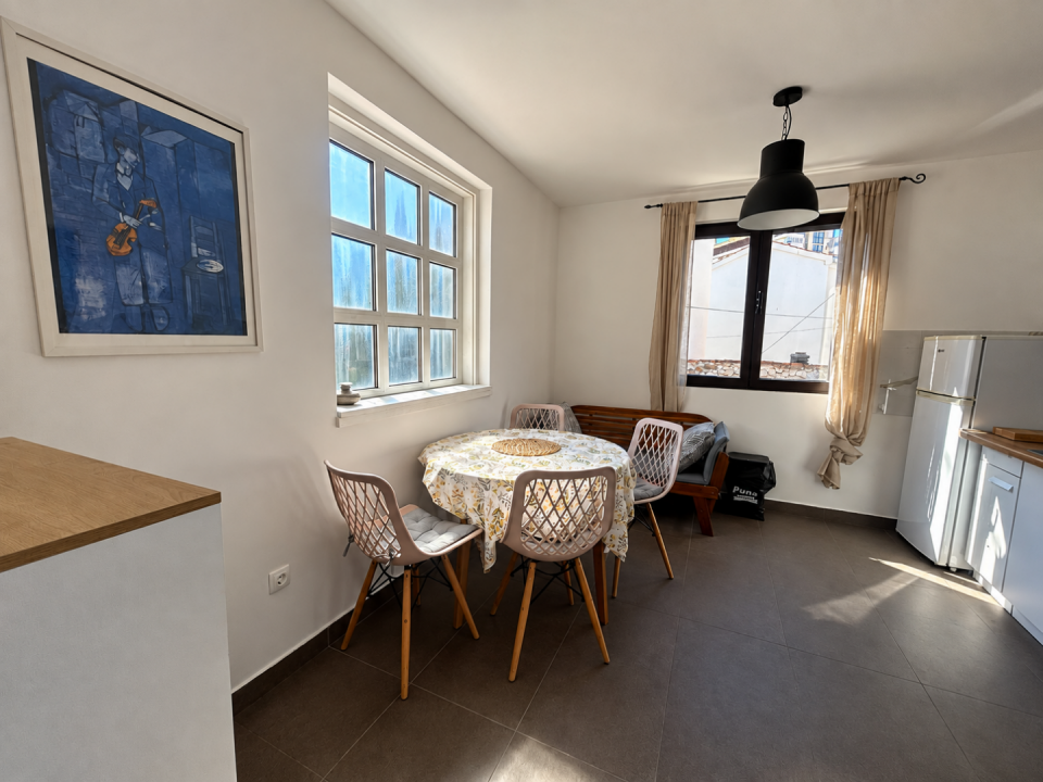 original_1790929388_sunlit-modern-dining-nook.png