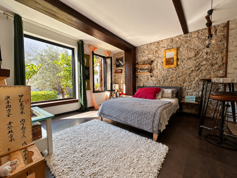 original_1790929416_sunlit-rustic-bedroom-retreat.png