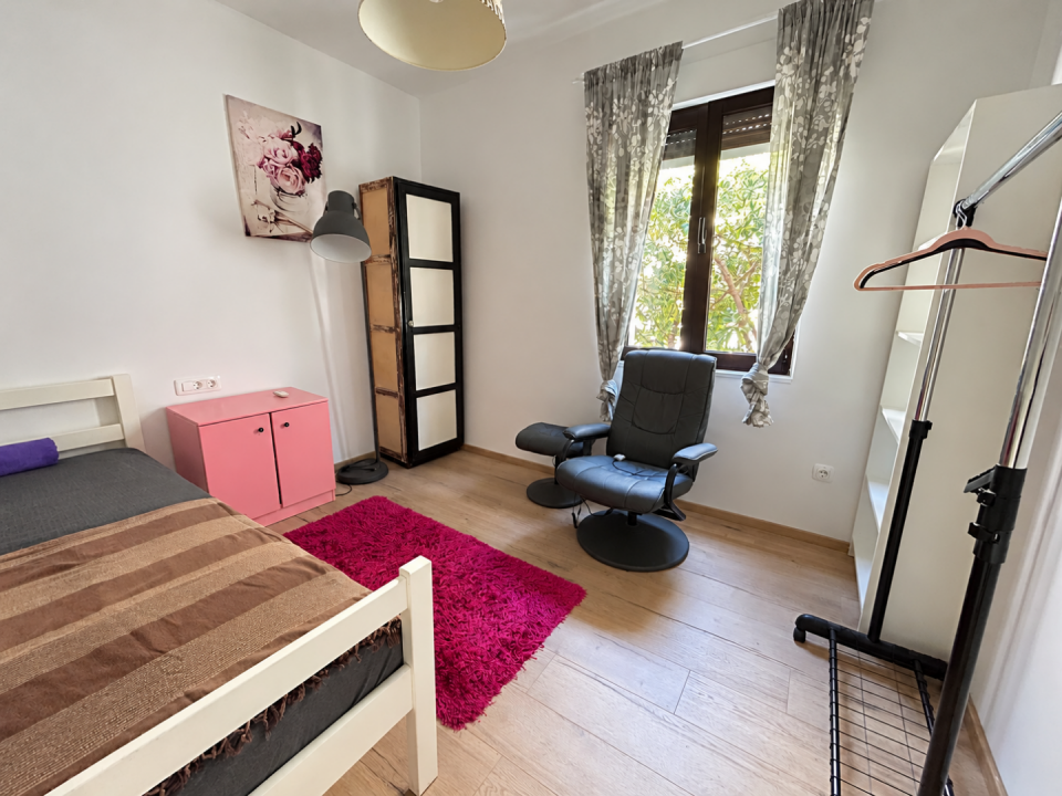 original_1790929476_modern-bedroom-office-with-pink-accents.png