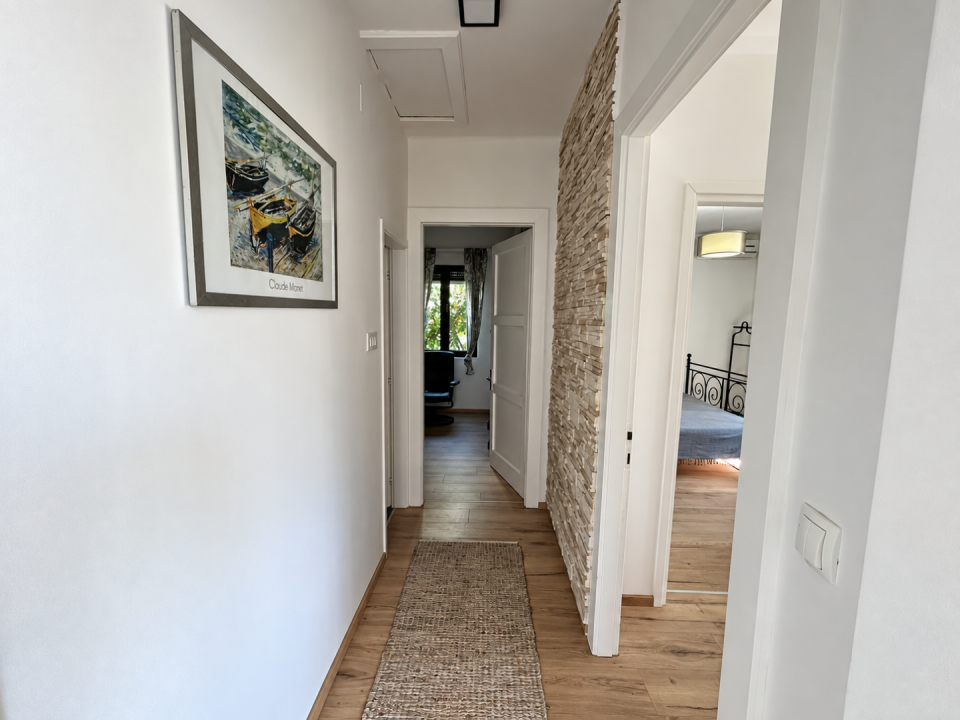 original_1790929498_modern-hallway-with-monet-artwork.png