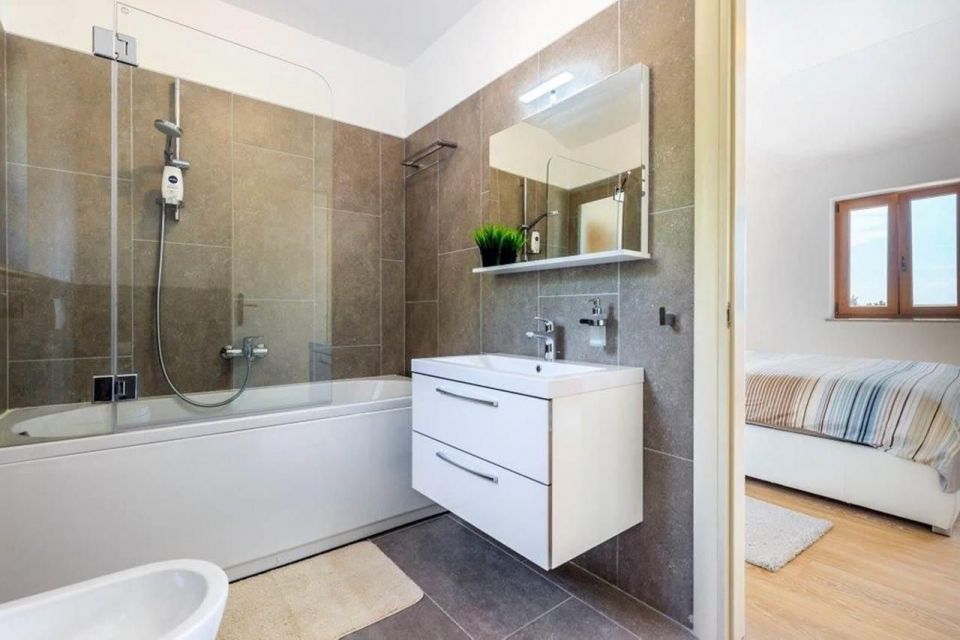 original_1738156745_shower-villa-marron.jpg