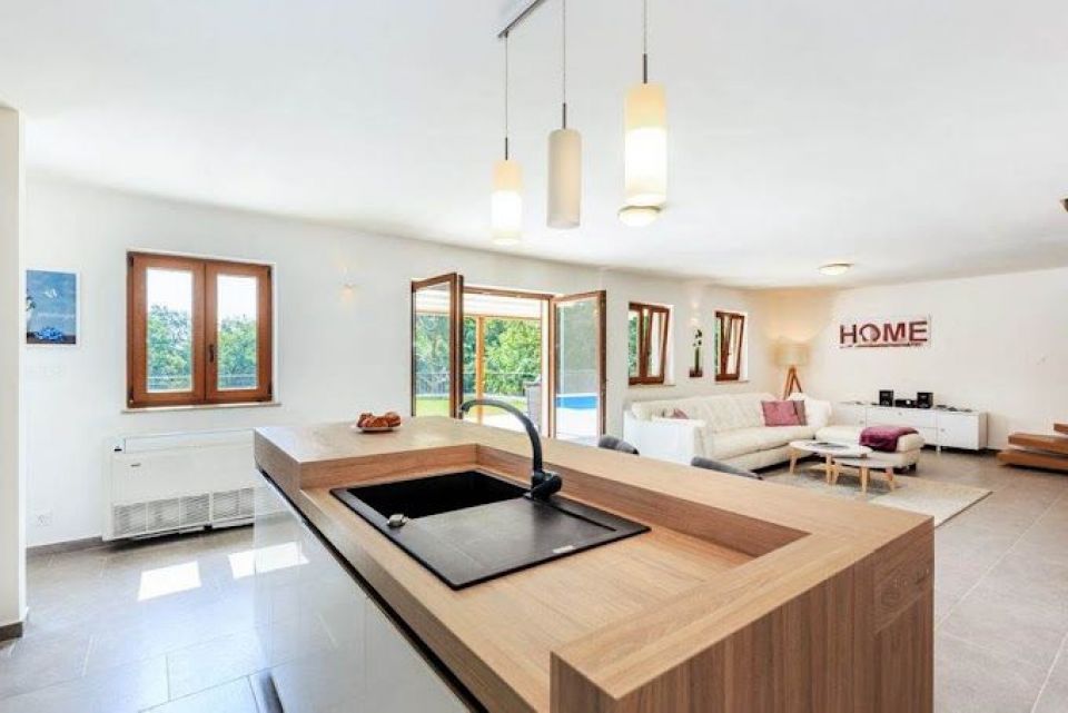 original_1738156783_villa-kitchen.jpg