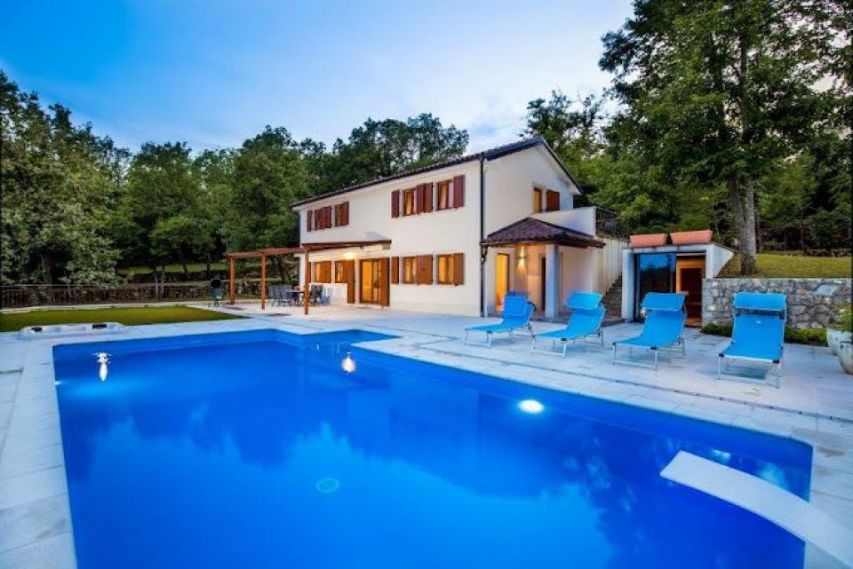 original_1738156789_villa-marron.jpg