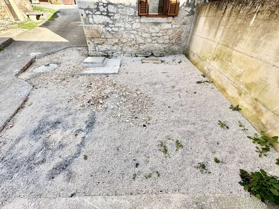 original_1742483778_istria-brtonigla-small-house-with-a-lot-of-potential-6.jpg