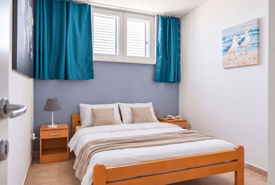 original_1790251822_11_bedroom_high_window.jpg