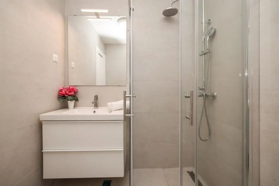 original_1769380789_villa-miri-privlaka-villa-miri-r1-bathroom-shower-sink.jpg