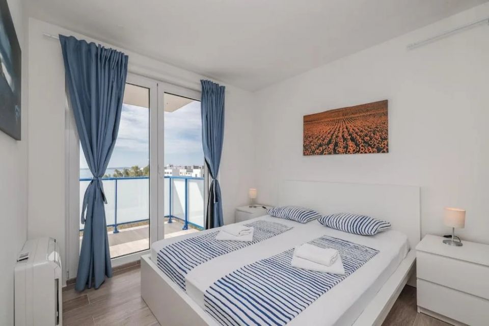 original_1769380818_villa-miri-privlaka-villa-miri-r1-bedroom-blankets-view-window-2.jpg