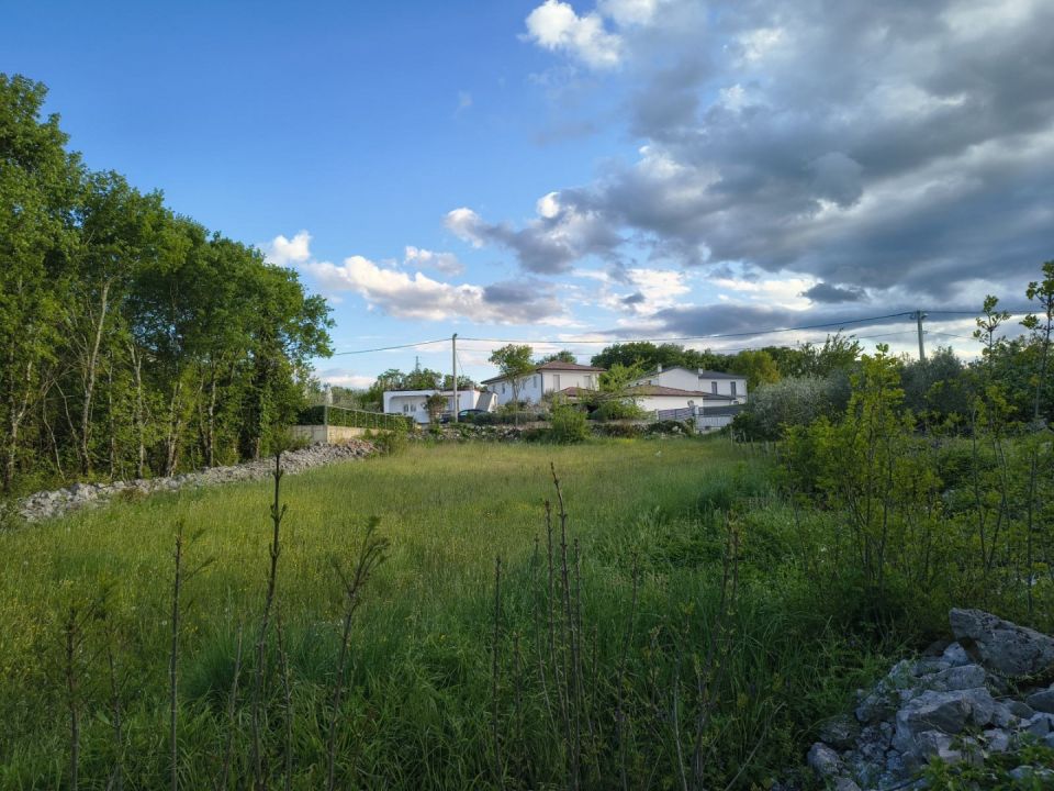original_1777290282_gradevinsko-zemljiste-rasopasno-800-m2-slika-276239223.jpg