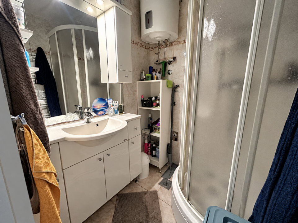 original_1792394589_cluttered-modern-bathroom-interior.png