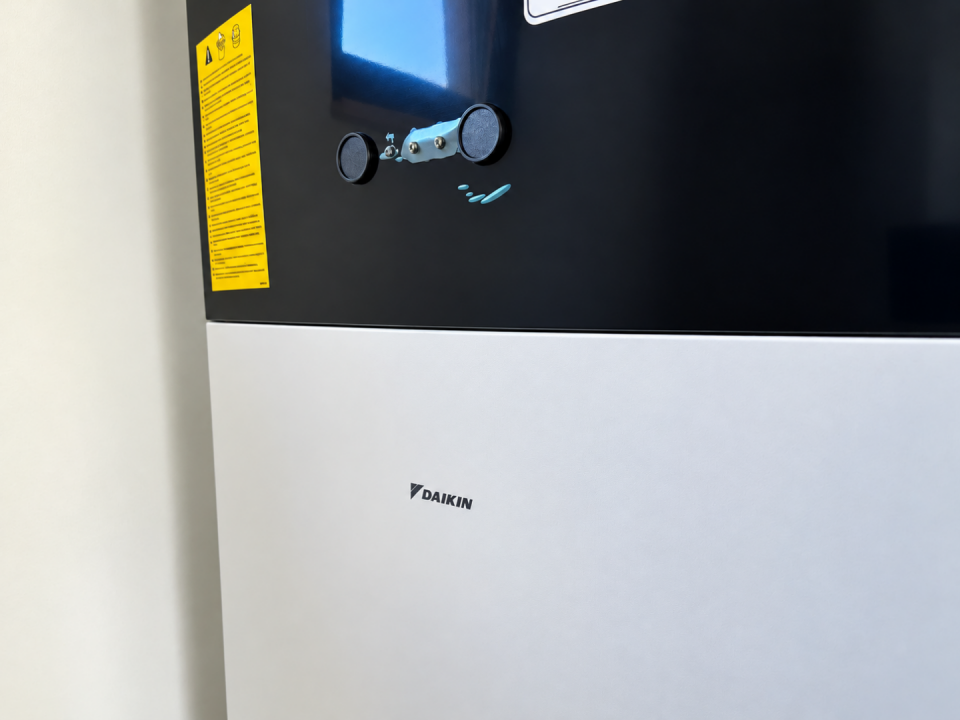 original_1792006831_daikin-hvac-unit-with-warning-label.png