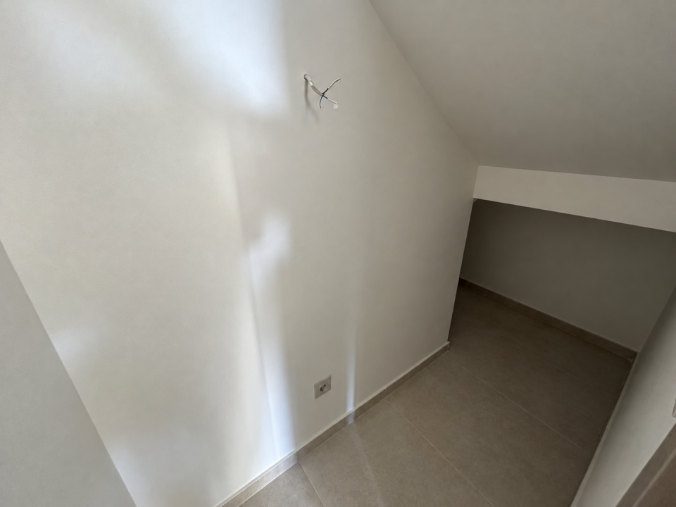 original_1792006876_minimalist-alcove-with-exposed-wiring.png