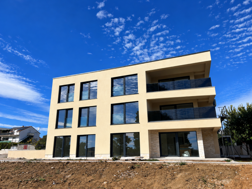 original_1792006940_modern-villa-under-a-blue-sky-1.png