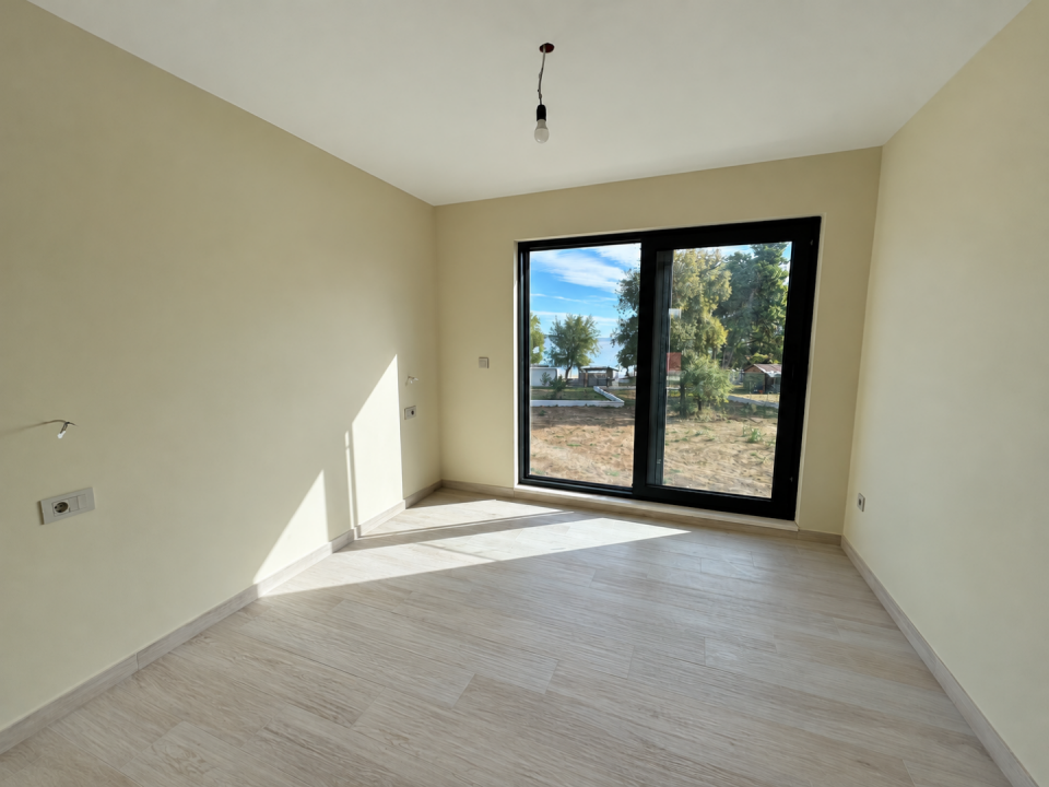 original_1792007211_sunlit-minimalist-room-with-garden-view-1.png