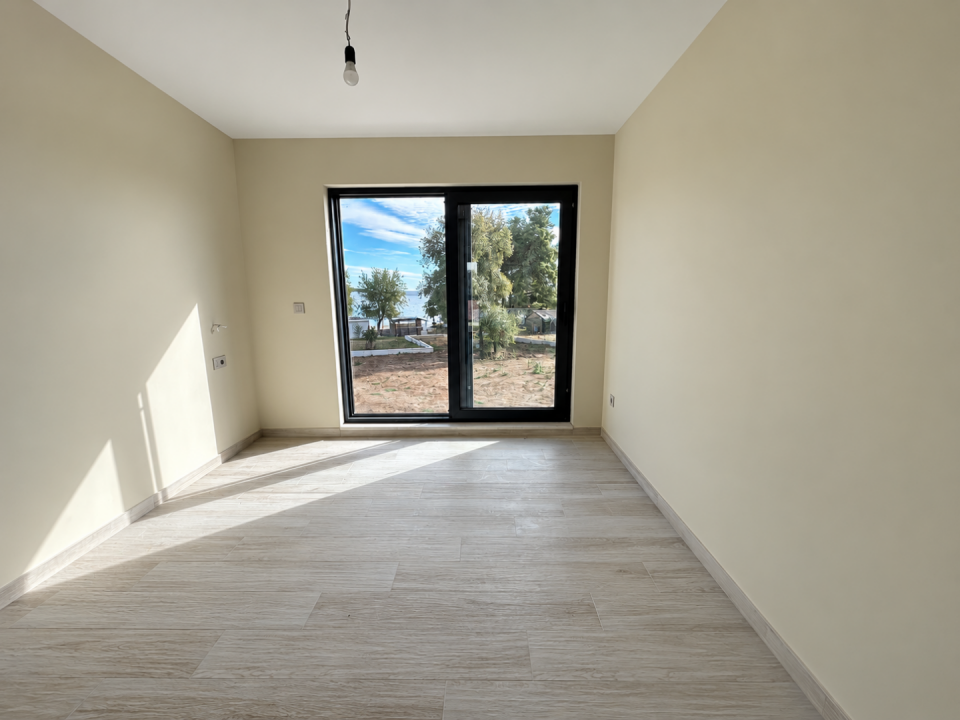 original_1792007218_sunlit-minimalist-room-with-garden-view.png