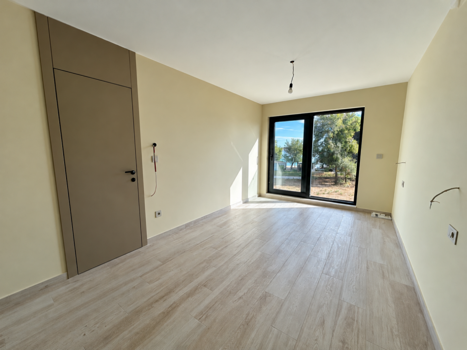 original_1792007235_sunlit-minimalist-room-with-glass-doors.png