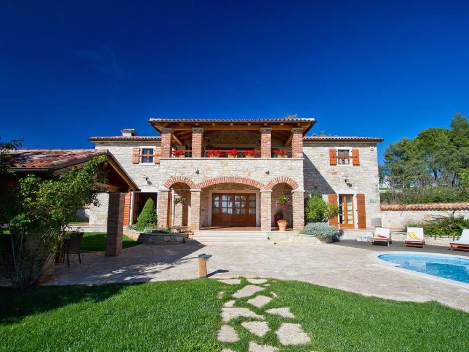 original_1585319790_beautiful-property.jpg