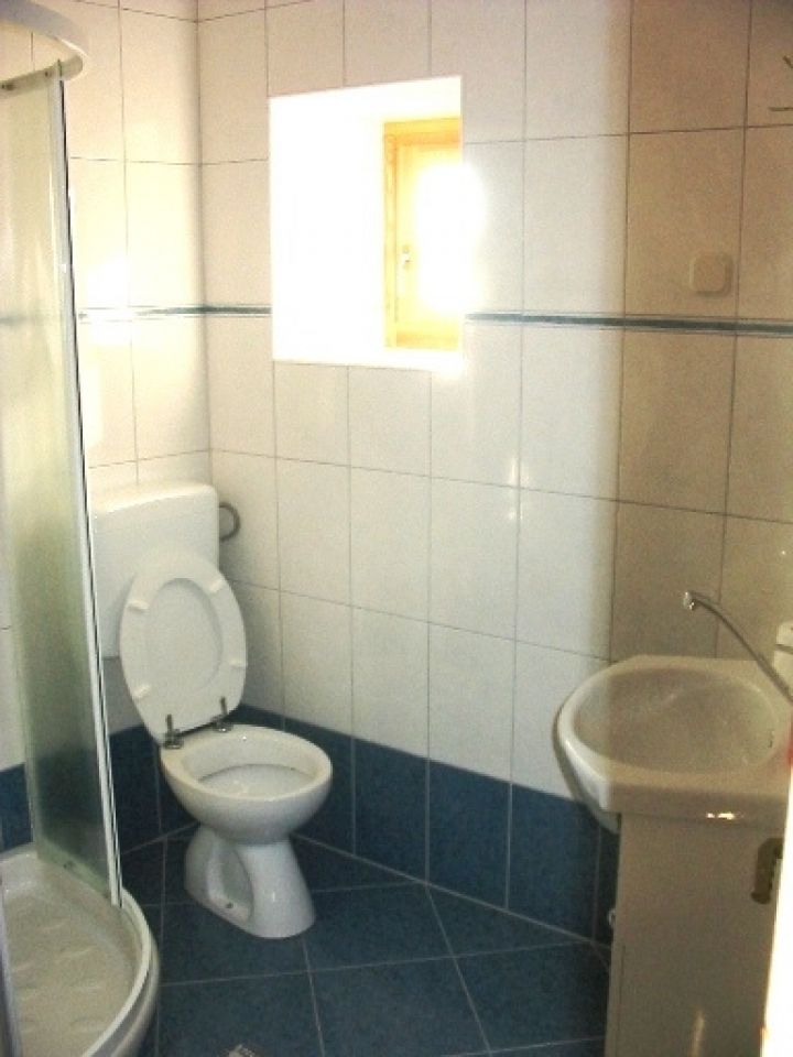 original_1783428615_alisonsbathroom.jpg