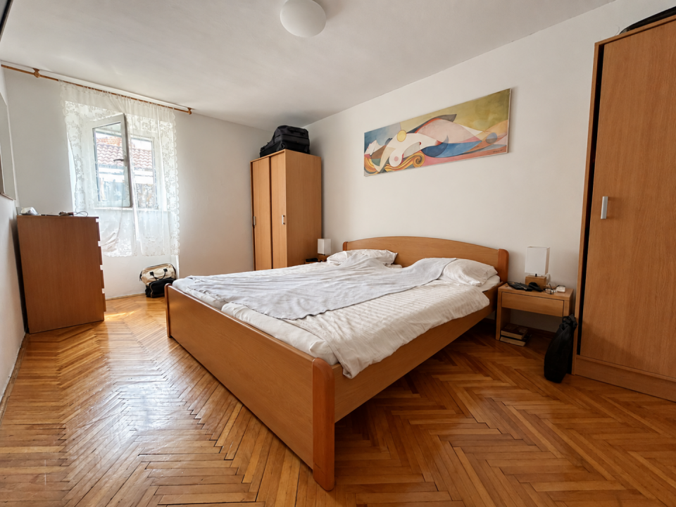 original_1791203984_sunlit-minimalist-bedroom-retreat.png