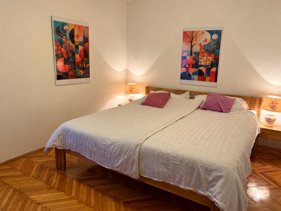 original_1791204003_cozy-bedroom-with-abstract-art.png