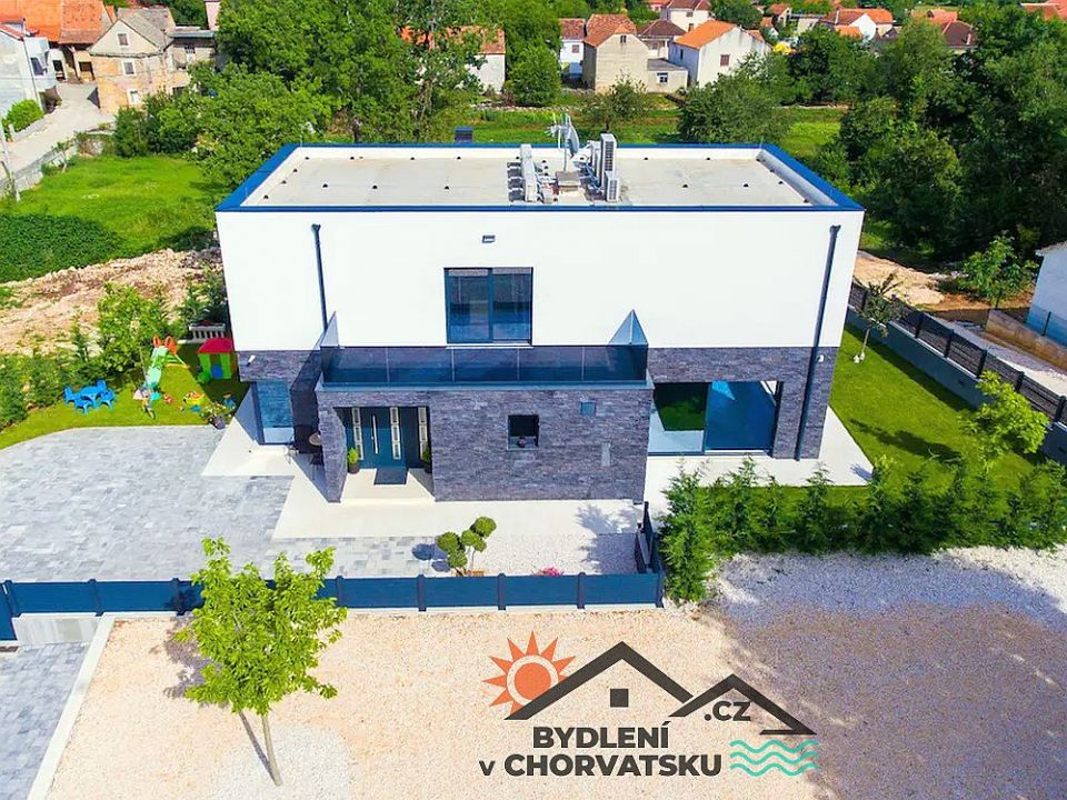 330_cz25.jpg